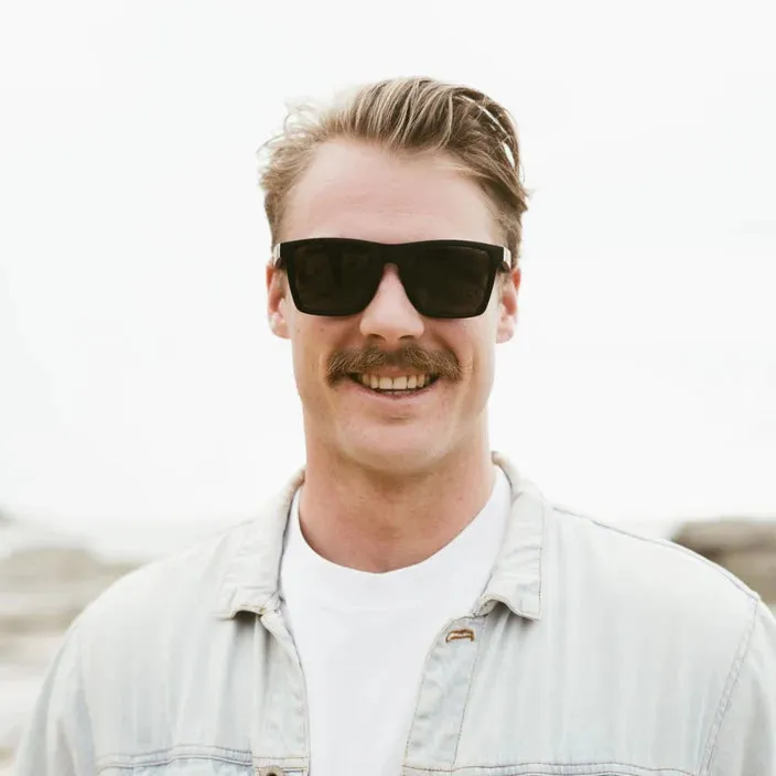 Dalton Sunglasses l Black Lens l Walnut Arms